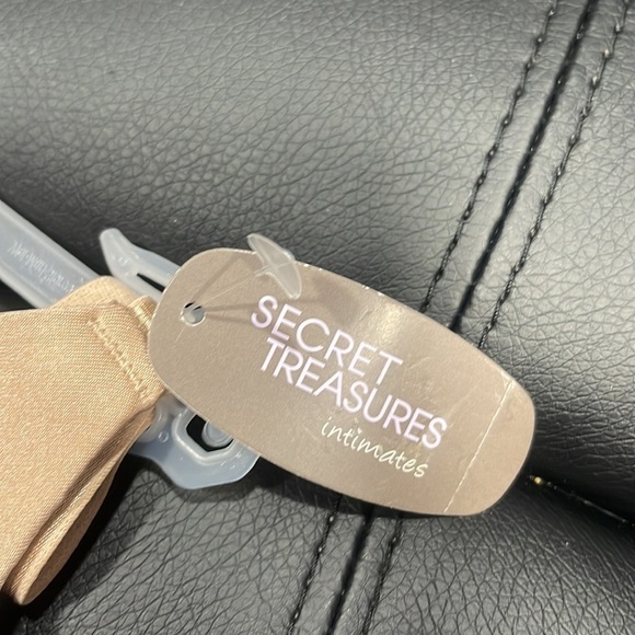 Bras - Picture 8 of 10